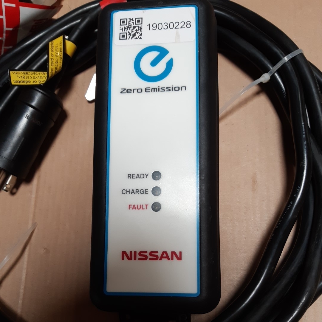 日産リーフ充電コード 29690 3NA1A AZEO用 約7.5m 200V 中古　売り切り！ (管理番号19030228)