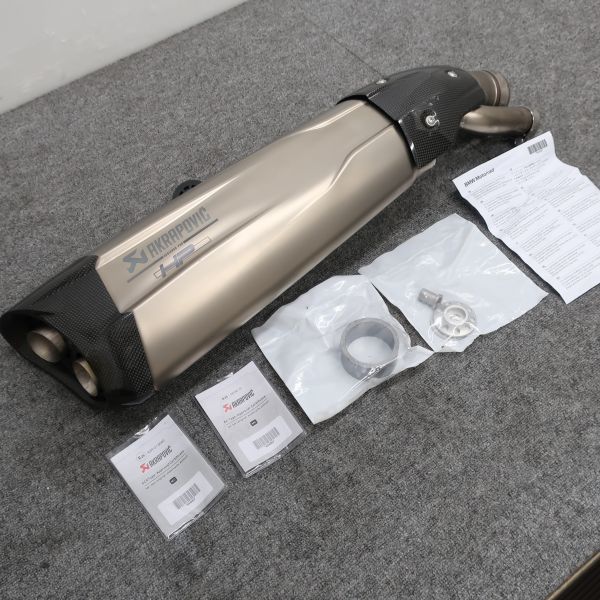 格安，新作 低走行 S1000RR 17-18 アクラポビッチ チタン スリップオン AKRAPOVIC 返品対応します 140サイズ T051107D(BMW用)｜売買されたオークション情報、yahooの商品情報をアーカイブ公開 - オークファン BMW用