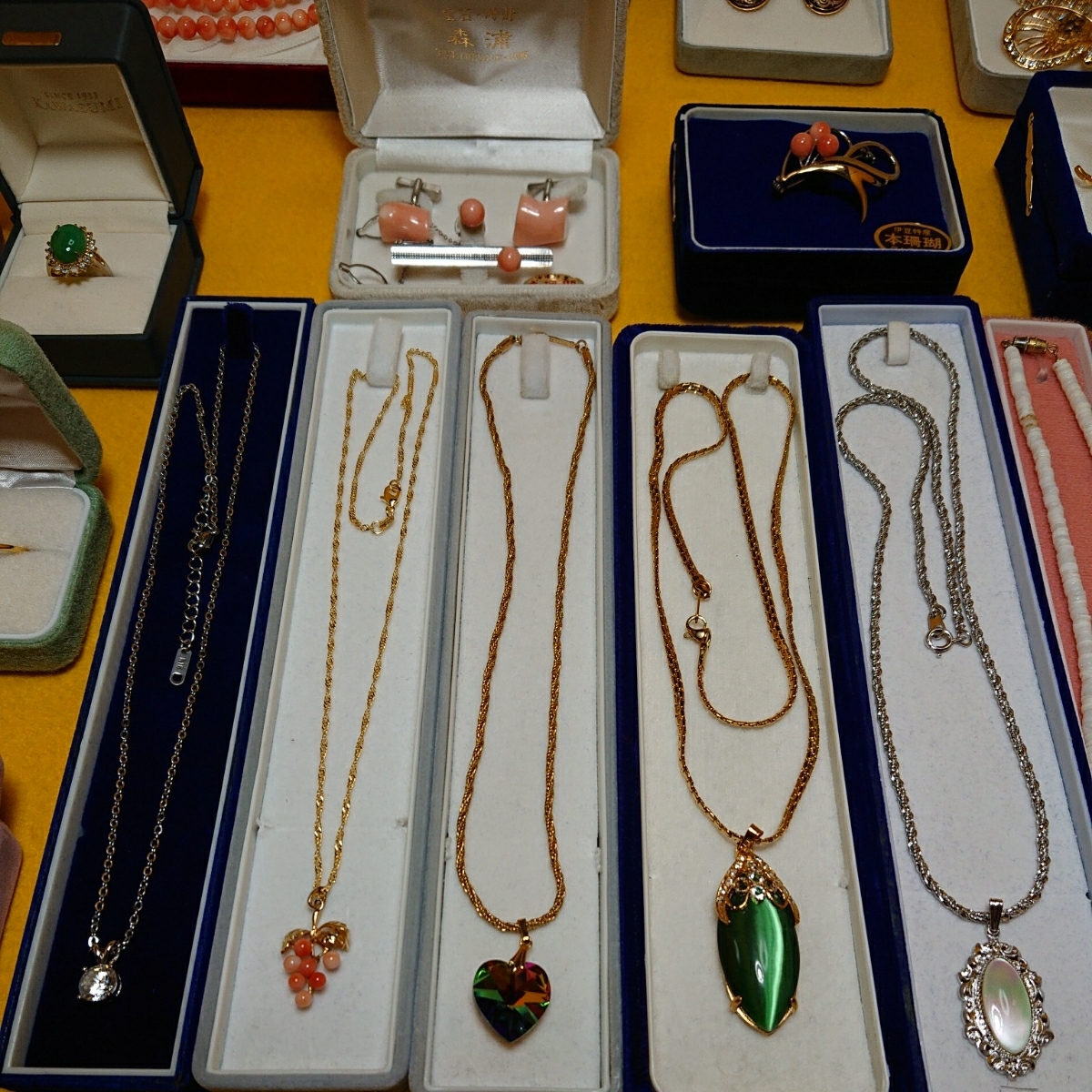 Ｋ18.18Ｋ.Ｋ18.silver.Ｋ18刻印多数有り.赤珊瑚ネックレス.リングセット.緑石(ヒスイ).ダイヤ.珊瑚.貝殻ネックレス.高価な整理品まとめて!