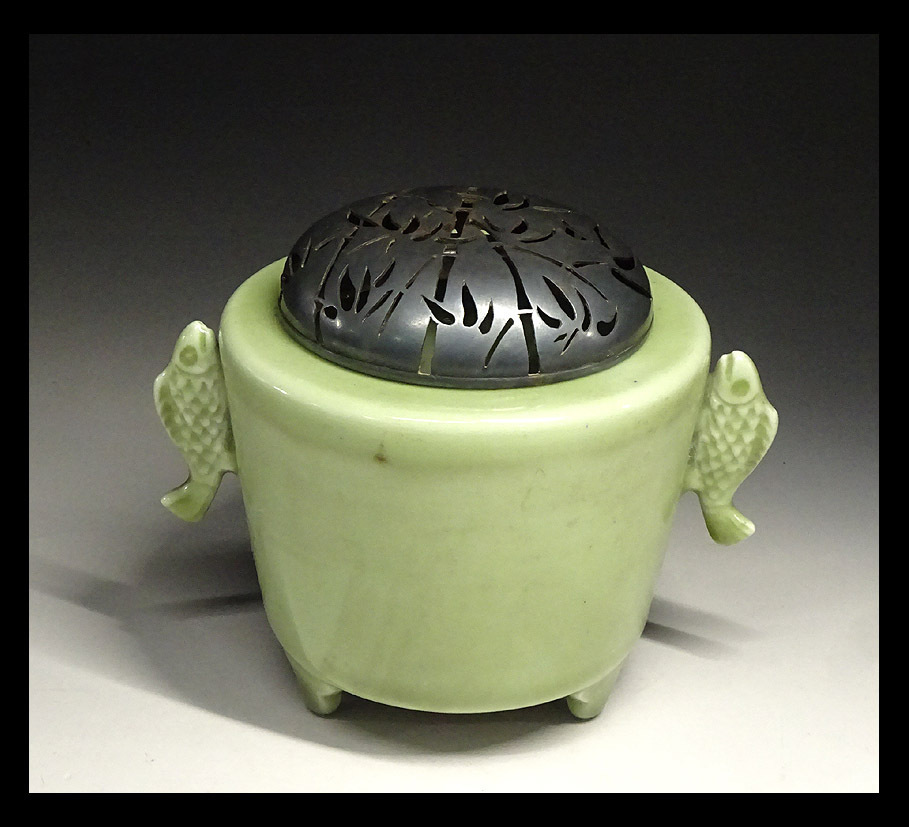 限定SALE，定番人気 緑屋*z■ 中国古玩　龍泉窯　青磁　双魚耳 香炉　銀火屋　時代物　i9/0905-7/24-4#60
