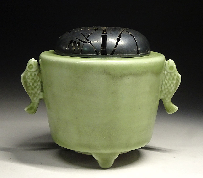 限定SALE，定番人気 緑屋*z■ 中国古玩　龍泉窯　青磁　双魚耳 香炉　銀火屋　時代物　i9/0905-7/24-4#60