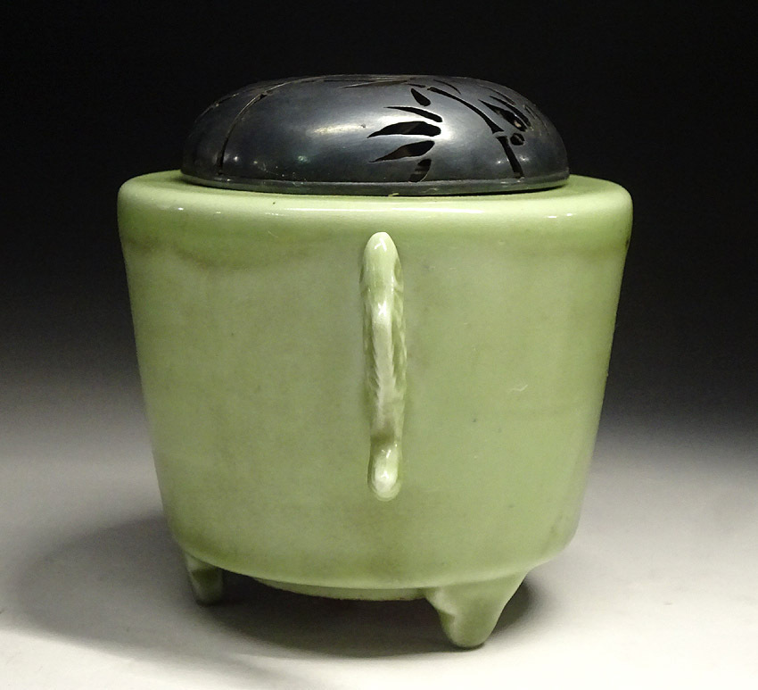 限定SALE，定番人気 緑屋*z■ 中国古玩　龍泉窯　青磁　双魚耳 香炉　銀火屋　時代物　i9/0905-7/24-4#60