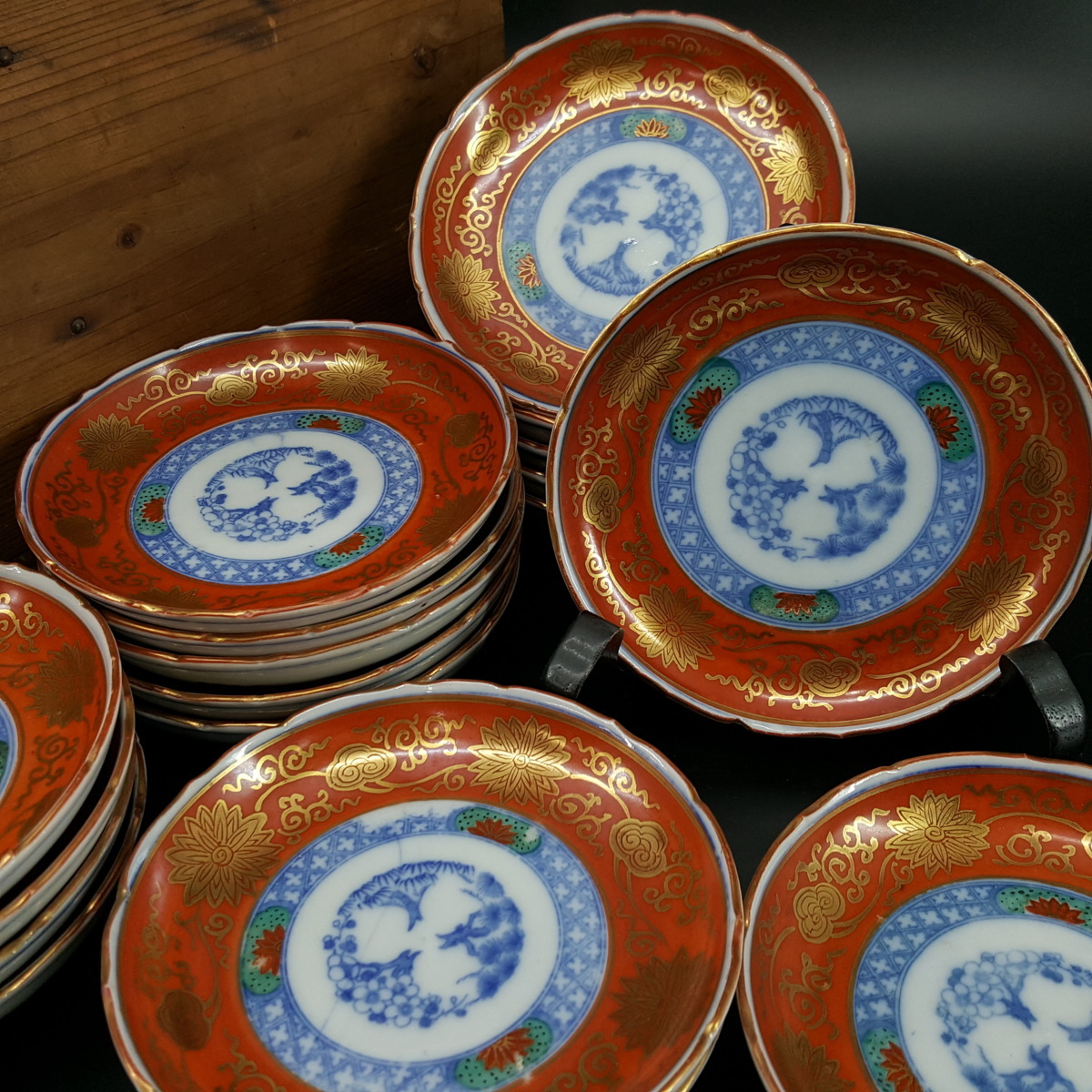【得価，限定SALE】 宝蔵 九谷焼 時代物 絢爛金欄手 永楽唐草文手塩皿 小皿十八枚 11㎝ 無傷 1円初出し美術(皿)｜売買されたオークション情報、yahooの商品情報をアーカイブ公開 - オークファン 九谷
