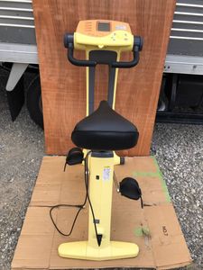 中古 コナミ エアロバイク AI イエロー Yahoo!オークション - エアロバイク コンビ（COMBI) AI コナミスポーツ