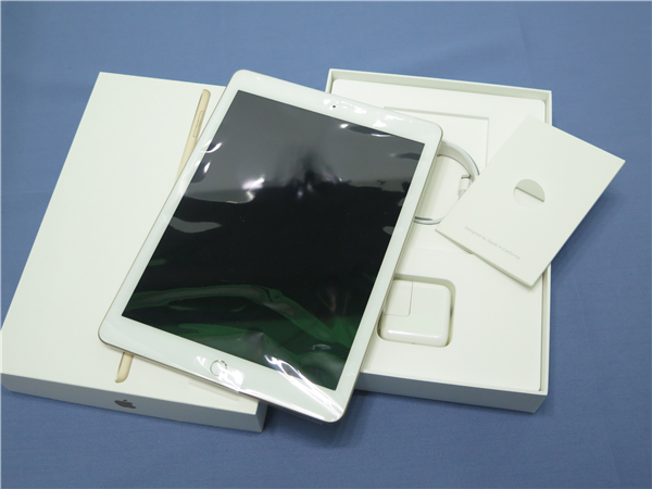 SIMフリー版 iPad 5 Wi-Fi CELL 32GB ゴールド 未使用品