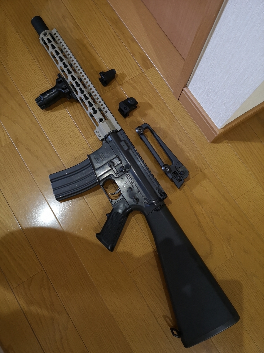 電動ガンM4A1 電動ガン 東京マルイ M4A1のカナダ版C8 レアフレーム フルメタル | - R