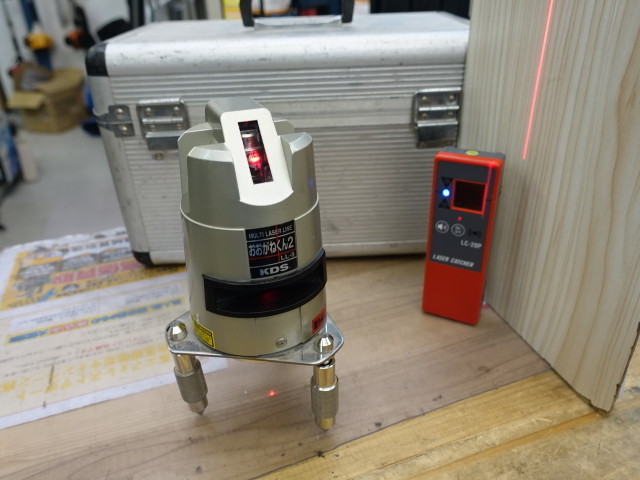 レーザー墨出し器 ムラテックKDS | おおがね90 グリーンレーザー墨出し