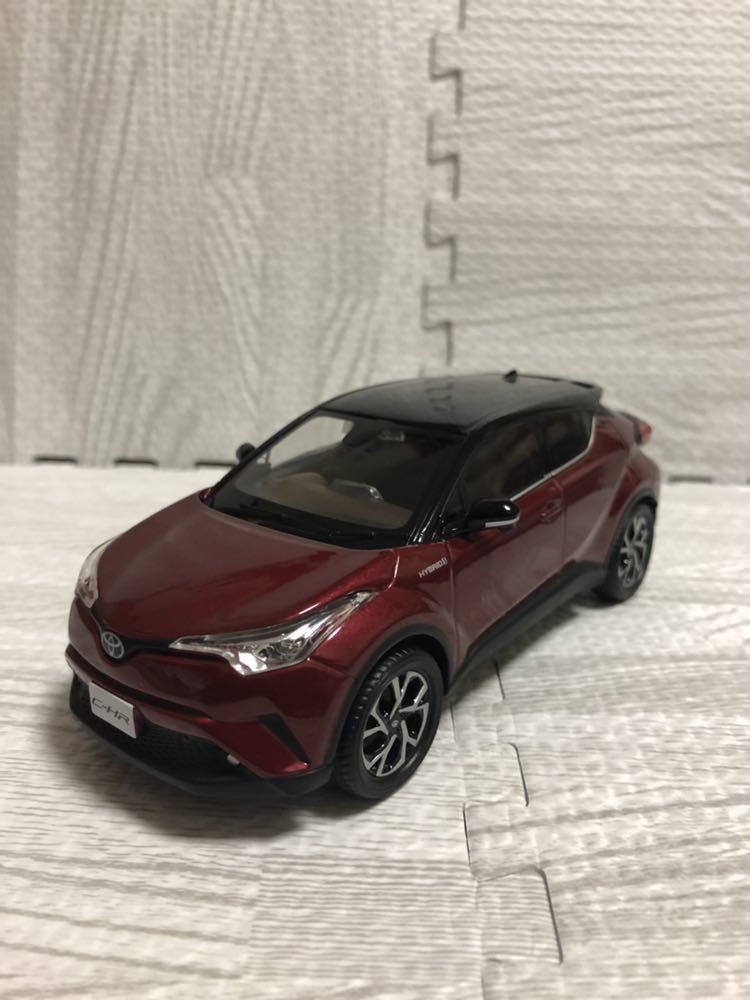 セール，低価1/30 トヨタ 新型C-HR 2トーン 非売品 カラーサンプル ミニカー ブラック&times;センシュアルレッド(乗用車)｜売買されたオークション情報、yahooの商品情報をアーカイブ公開 - オークファン 乗用車