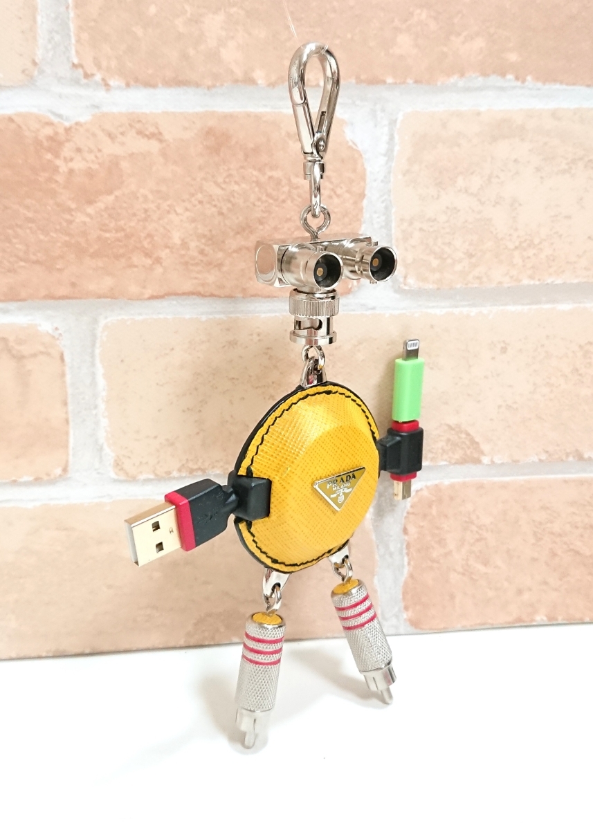 ☆極美品 激レア プラダ PRADA ロボットキーホルダー 三角タグ バッグ