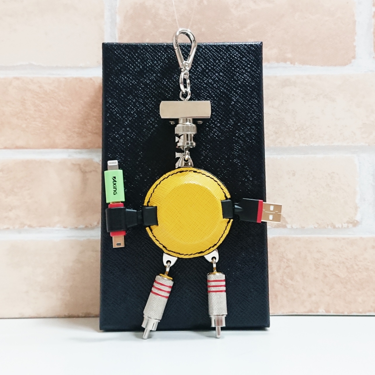 ☆極美品 激レア プラダ PRADA ロボットキーホルダー 三角タグ バッグ