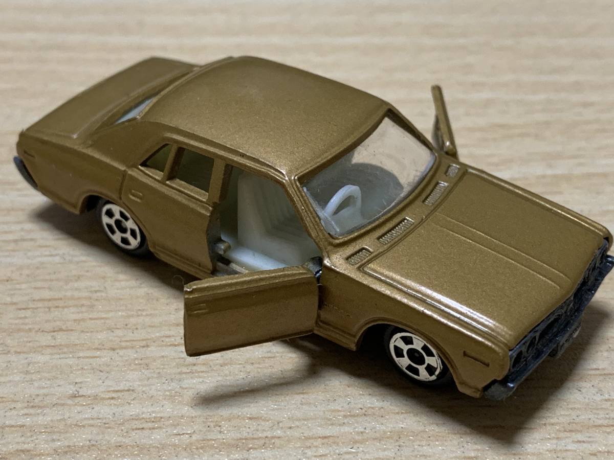 当時物 tomica トミカ 黒箱 No.33 ニッサン セドリック 香港製 色指定