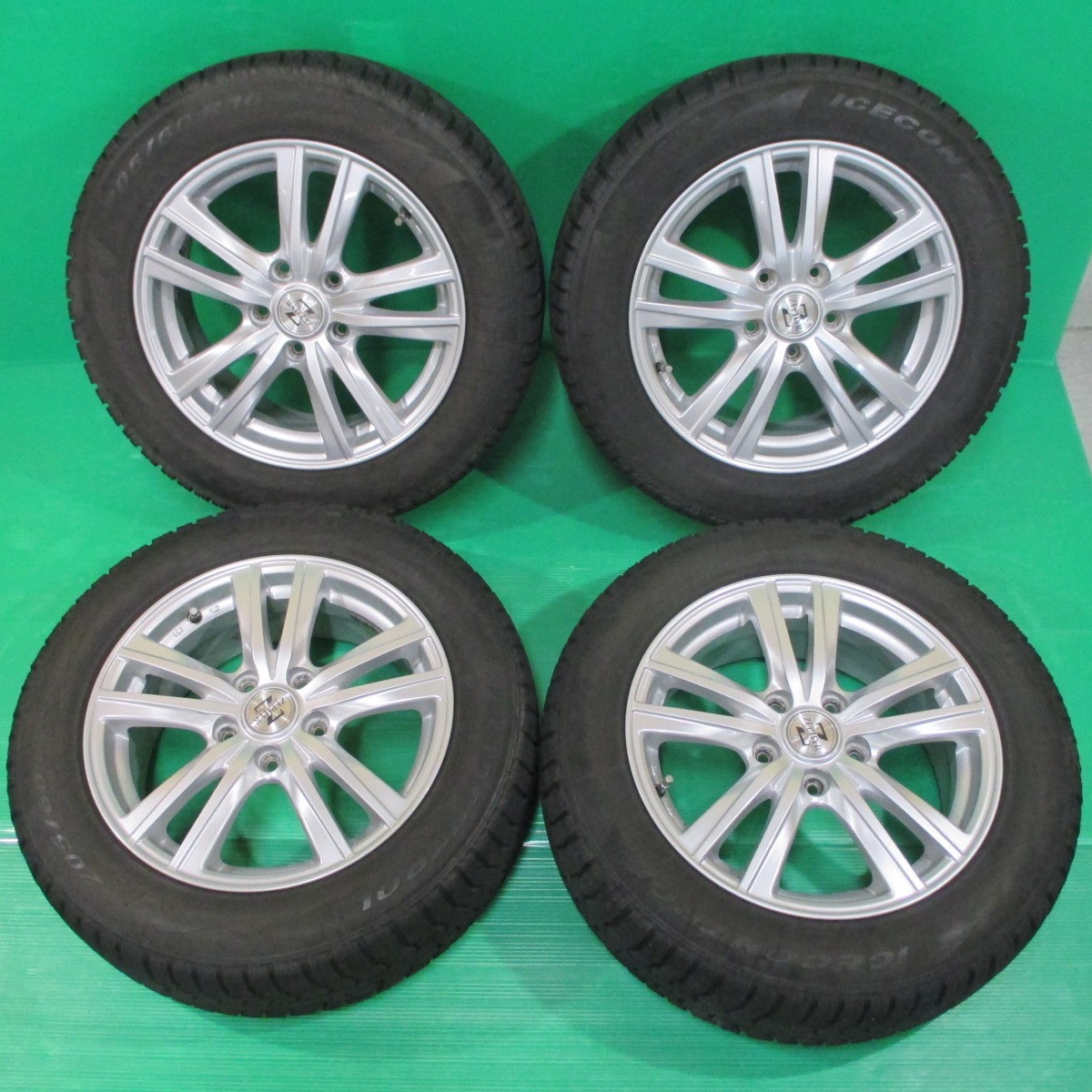 新潟発 中古 スタッドレス4本 205/60R16 5穴PCD114.3 +53 65%-80%山