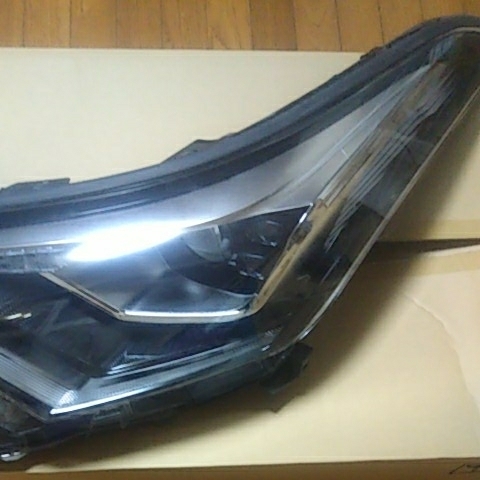 C-HR トヨタ ZYX10 純正 LED 右ヘッドライト NGX50 ヘッドライト CH-R