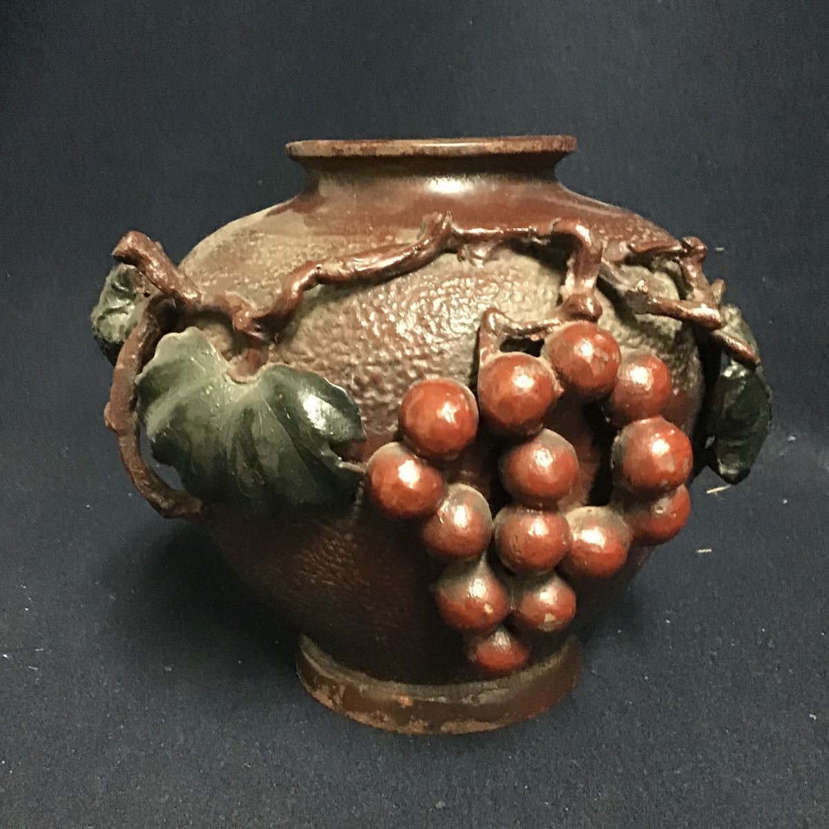 銅製 花瓶 葡萄文様 鋳造 美術工芸品 金属工芸 花瓶 葡萄模様 花入 花器 鉄器 重さ2800g 中国美術 葡萄彫刻