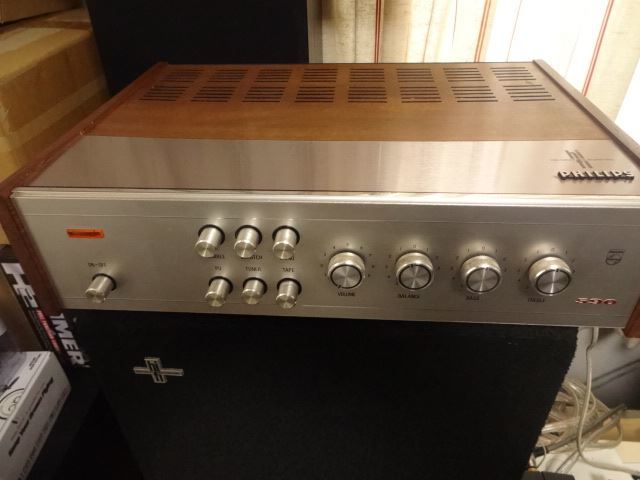 PHILIPS　フィリップス　22RH590 1960年代のレトロな小型のアンプ　動作しました　柔らかい音です(ポーランド製)