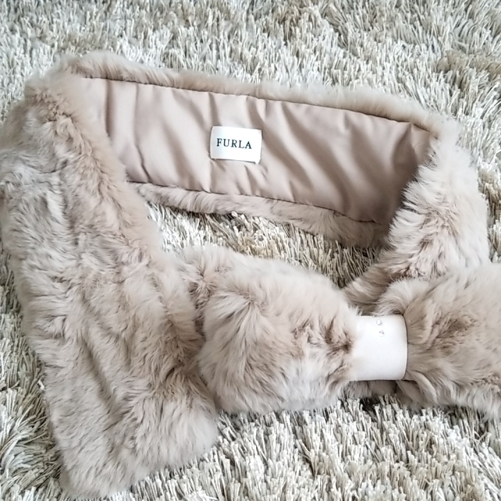 【新品★未使用】フルラ レッキス リボンマフラー ベージュ ファー チョーカー FURLA リアルファー 毛皮 ティペット ファー リボン マフラー 新品♡リアルファー ヌーディーベージュ ライン