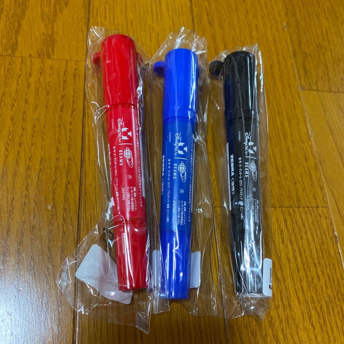 Beams ディズニー ミッキーマッキー 黒 青 赤 油性ペン ビームス ディズニー 売買されたオークション情報 Yahooの商品情報をアーカイブ公開 オークファン Aucfan Com