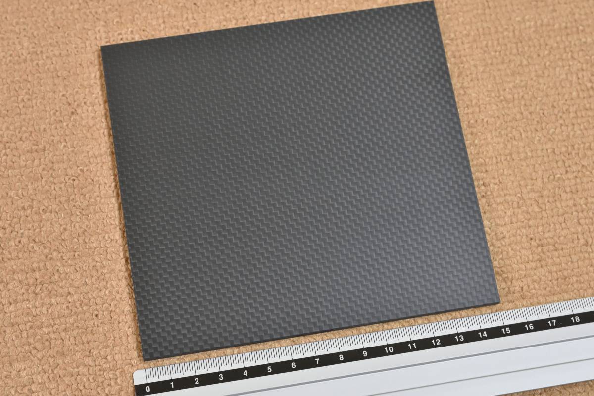  厚み約4.8mm サイズ140&times;150mm １枚 カーボンプレート カーボン板 ドライカーボン(樹脂、プラスチック)｜売買されたオークション情報、yahooの商品情報をアーカイブ公開 - オークファン 樹脂、プラスチック