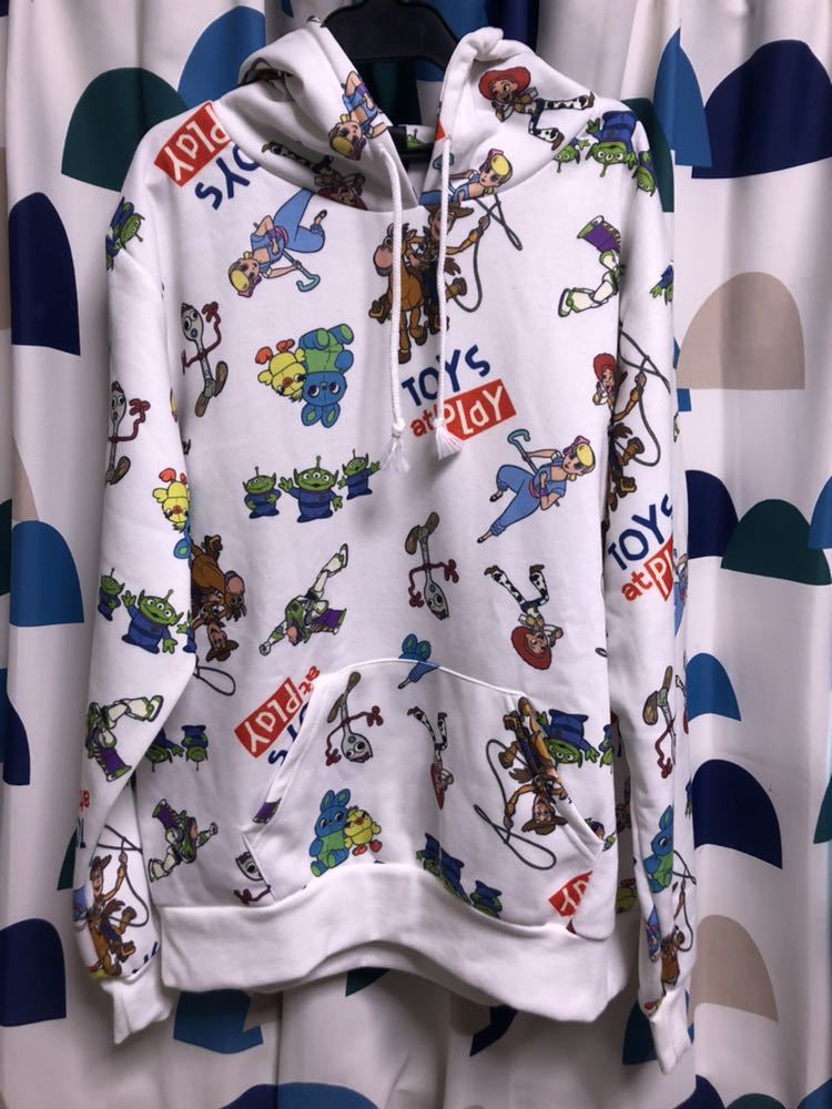 新品 トイストーリー 4 パーカー L 男女兼用 総柄ディズニー ピクサー 白 ウッディ バズ ボー ダッキー バニー フォーキー /ランド シー