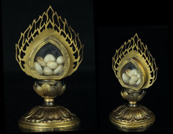 FEB056 優品　金銅製細密彫刻仏舎利　火炎蓮華台舎利塔　仏教美術