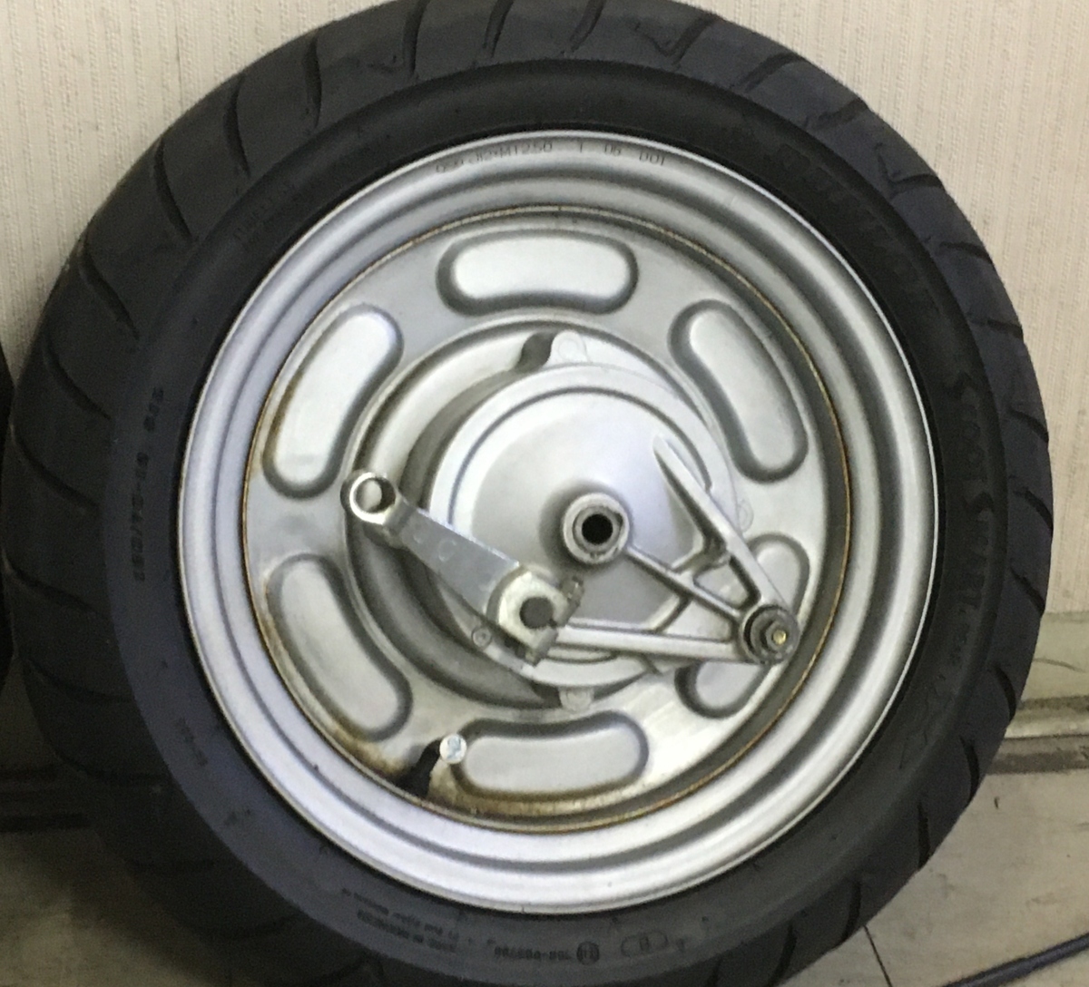 ホンダ HONDA エイプ ！ F タイヤ ホイール ハブ付 ！！ ホイール ホンダ用