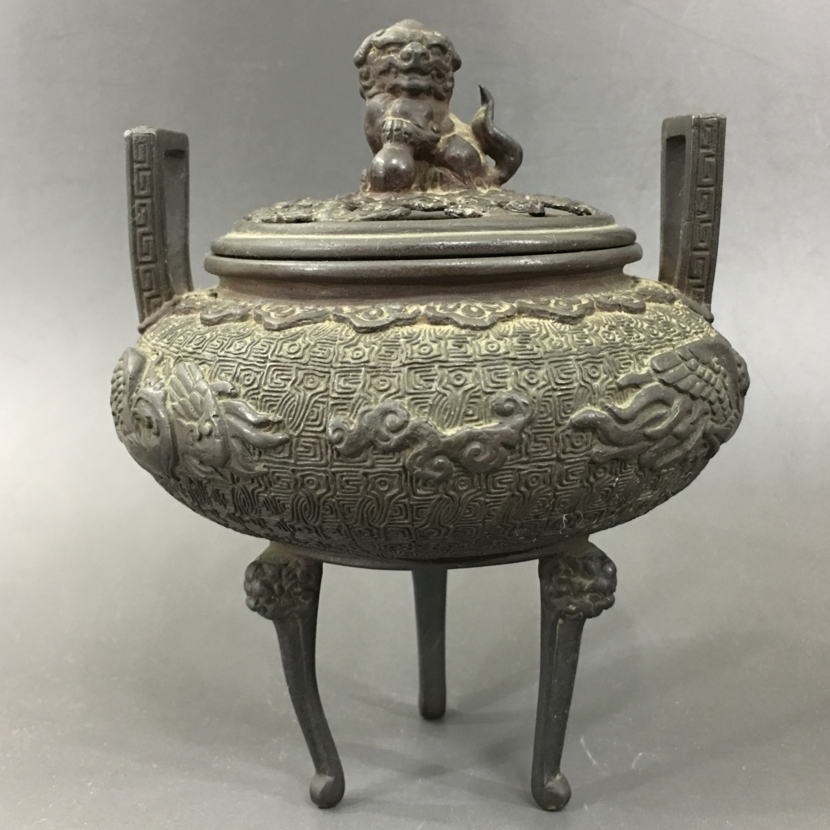 九十九堂】時代物 翠雲鋳 在 古銅 獅子蓋 雷文鳳凰細工香炉3 三足香炉