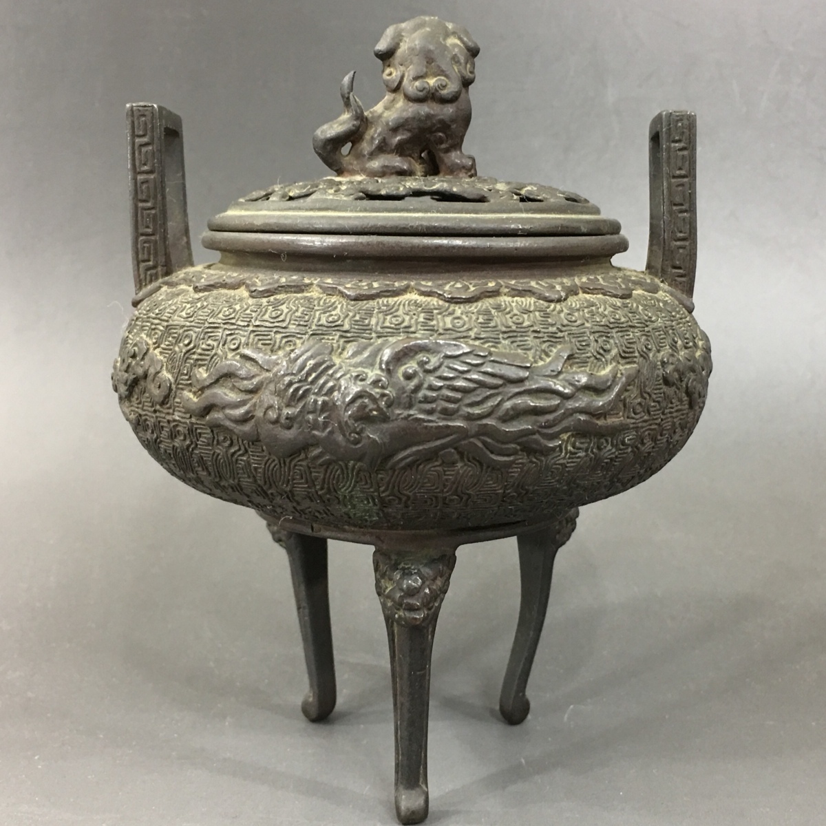 九十九堂】時代物 翠雲鋳 在 古銅 獅子蓋 雷文鳳凰細工香炉3 三足香炉