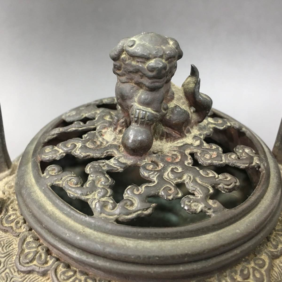 九十九堂】時代物 翠雲鋳 在 古銅 獅子蓋 雷文鳳凰細工香炉3 三足香炉