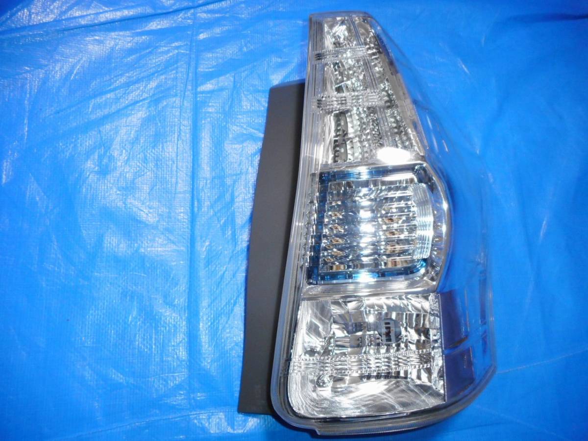 良品 プリウスα ZVW41 ZVW40 前期 右テールランプ テールレンズ 81550