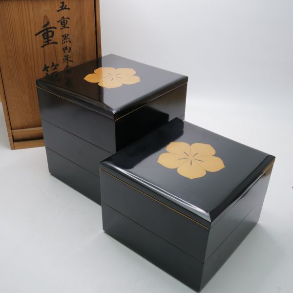 明治三十五年　外黒内朱　沈金蒔絵　五段重箱　木製　大きめ 時代物 本堅地 輪島塗 木製 五重 重箱 黒内朱金縁 花金蒔絵 御重 弁当