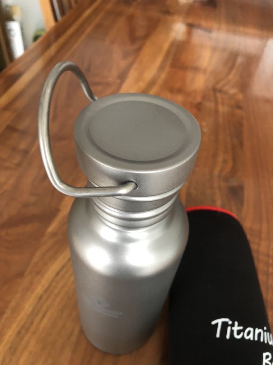 水筒 : 直飲み チタン水筒 超軽量 広口チタンボトル artisan 600ml Ti 軽量 ボトルマグ スポーツボトル チタン製 M 直 メーカー