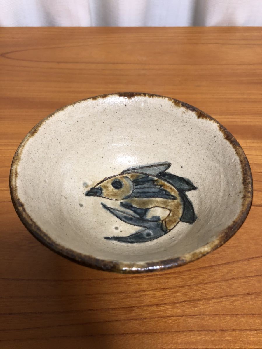壺屋焼 金城次郎 - マカイ 茶碗 琉球陶器 お碗 平茶碗 やちむん 魚紋 な