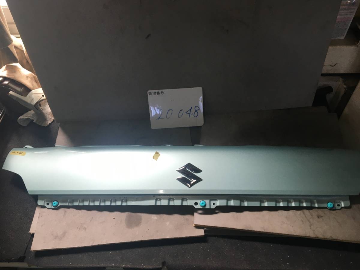 20048 スズキ DA16T　キャリィ　フロントパネル　中古品　＜個人宅配送不可＞