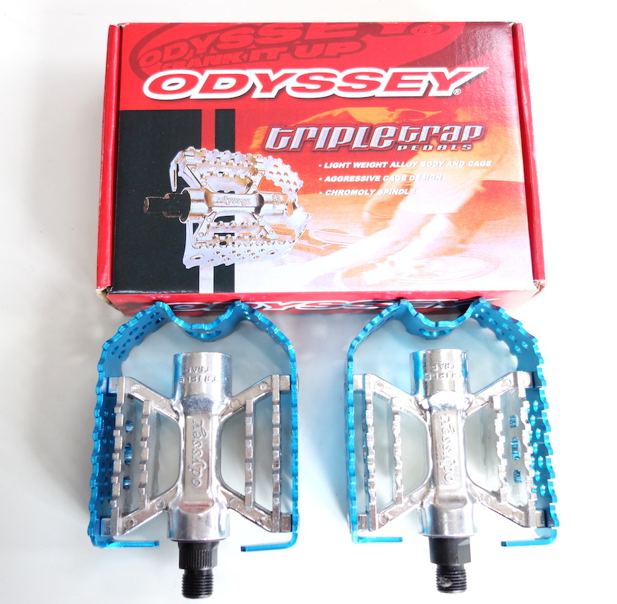【100%新品，本物保証】 OLD BMX ODYSSEY tripletrap pedals 9/16 ペダル BLUE(フラットペダル)｜売買されたオークション情報、yahooの商品情報をアーカイブ公開 - オークファン フラットペダル