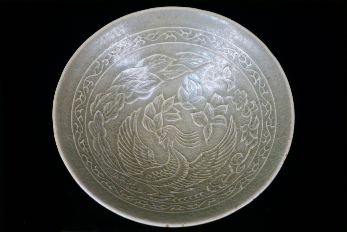 耀州窯 青磁 陽刻鳳凰文 茶碗 高さ5cm 直径15.1cm 中国古玩 箱付