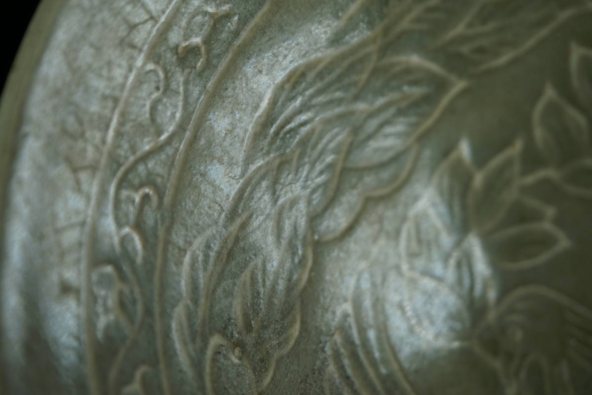 耀州窯 青磁 陽刻鳳凰文 茶碗 高さ5cm 直径15.1cm 中国古玩 箱付