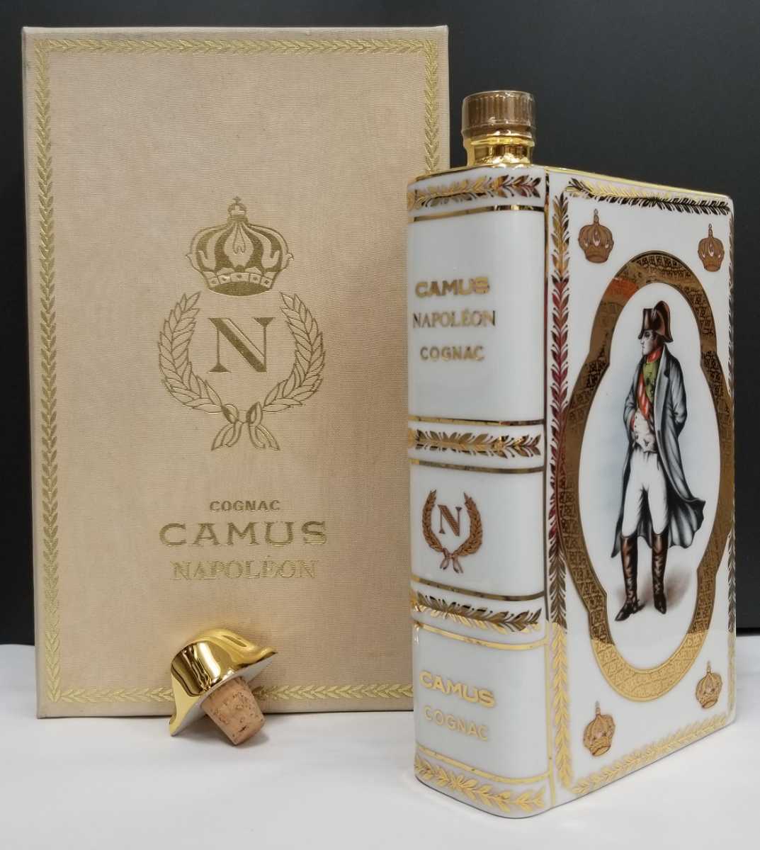 CAMUS・COGNACS・NAPOLEON。ブック型。【箱付き 新品 古酒】。 箱あり