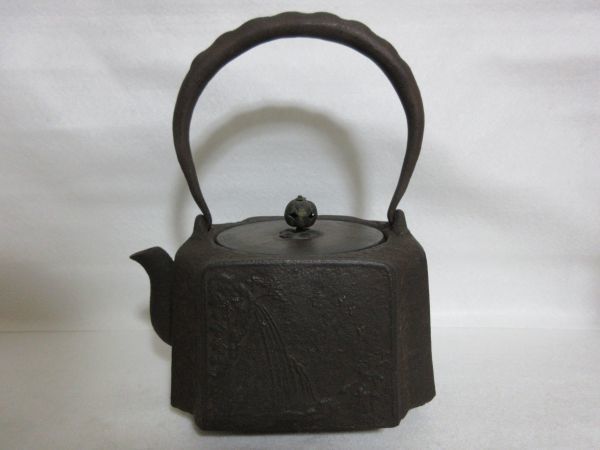 品質保証，お買い得 ◇レトロな 龍文堂 銅蓋 鉄瓶 茶瓶 四角 側面 柄入り