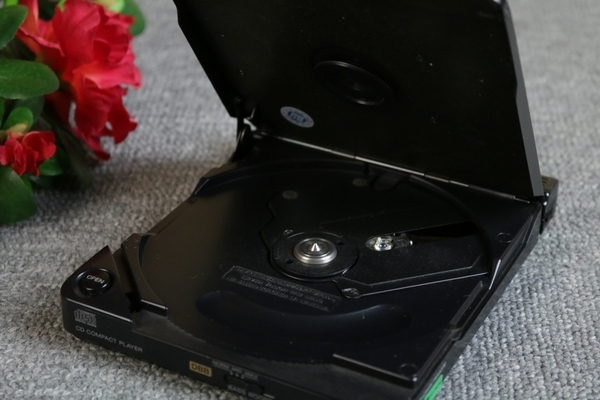 ソニー SONY】CDウォークマン ディスクマン（D-350）ジャンク D-350