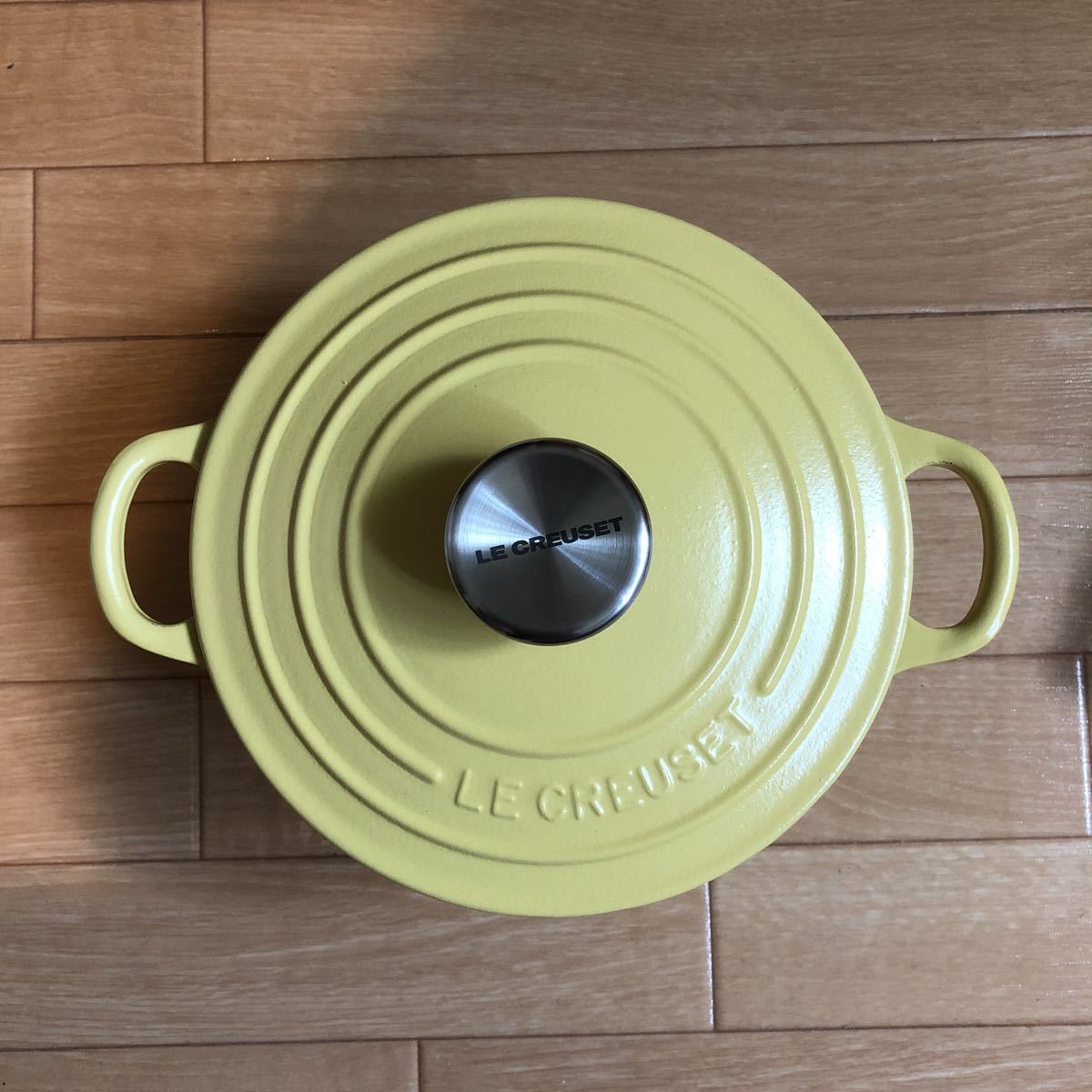 未使用 ル・クルーゼ ココット・ロンド シルバーツマミ ミモザ 18cm