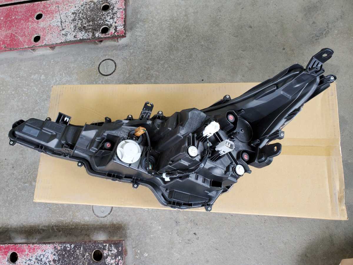 ★良品★ZWE211H カローラスポーツ 右ヘッドライト コイト12-614 品番81105-12L10 使用走行25，500km!!　ZWE213　NRE210　NRE214 2026年最新Yahoo!オークション -カローラスポーツ ヘッドライトの ヘッドライトLED ZWE211H&frasl;NRE210H&frasl;NRE214H カローラスポーツヘッドライトの通販