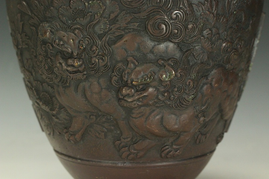 最新作，定番 【銀閣】鋳銅 花獅子紋 象耳瓶 龍仙 在銘