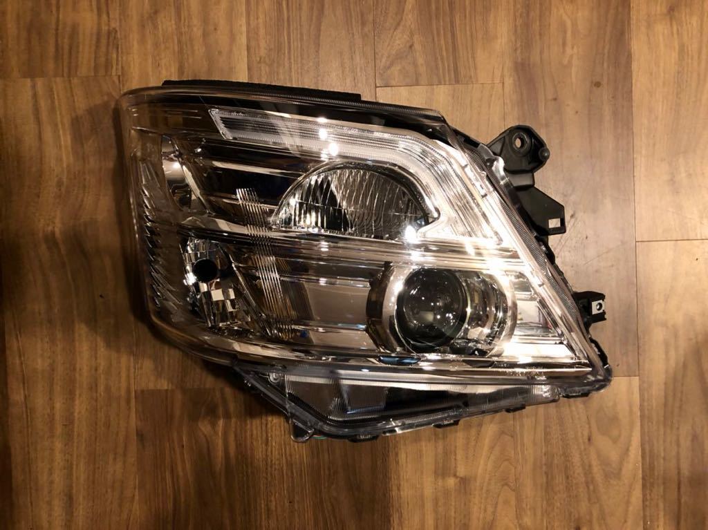 パーツ 日産 キャラバン NV350 後期 右ヘッドライト 純正 LED