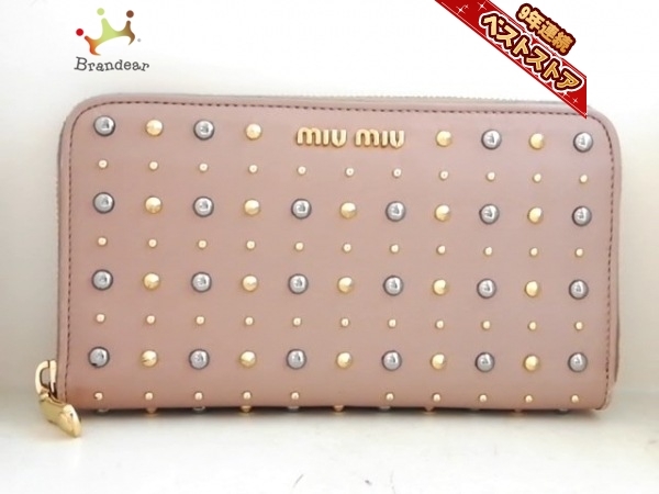 SALE，HOT ミュウミュウ miumiu 長財布 - レザー ピンクベージュ&times;ゴールド&times;マルチ スタッズ 財布(女性用財布)｜売買されたオークション情報、yahooの商品情報をアーカイブ公開 - オークファン 服飾小物