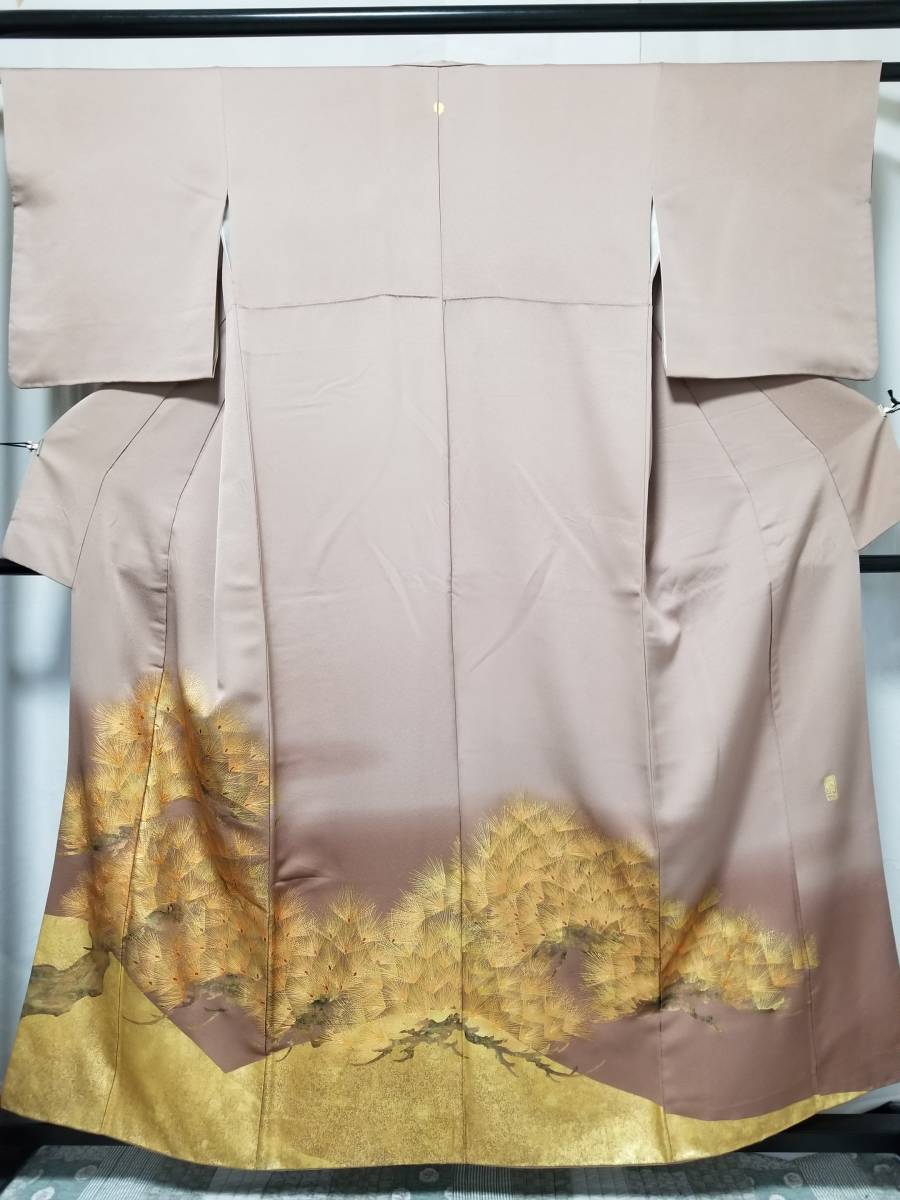 桐輪2532805期間限定*値下げ10％☆金彩*作家物｛正絹*紋付*袷訪問着｝*丈161*裄65☆新品同様品☆剣片喰.紋☆灰み黄赤色地☆松の木と幾何文