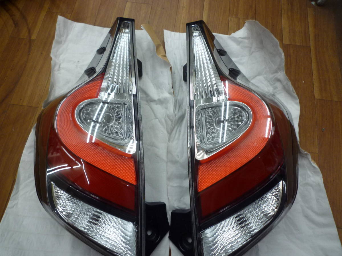 最安値，格安 □□ 2007-261 トヨタ純正 NHP10 アクア 後期 LED テール 