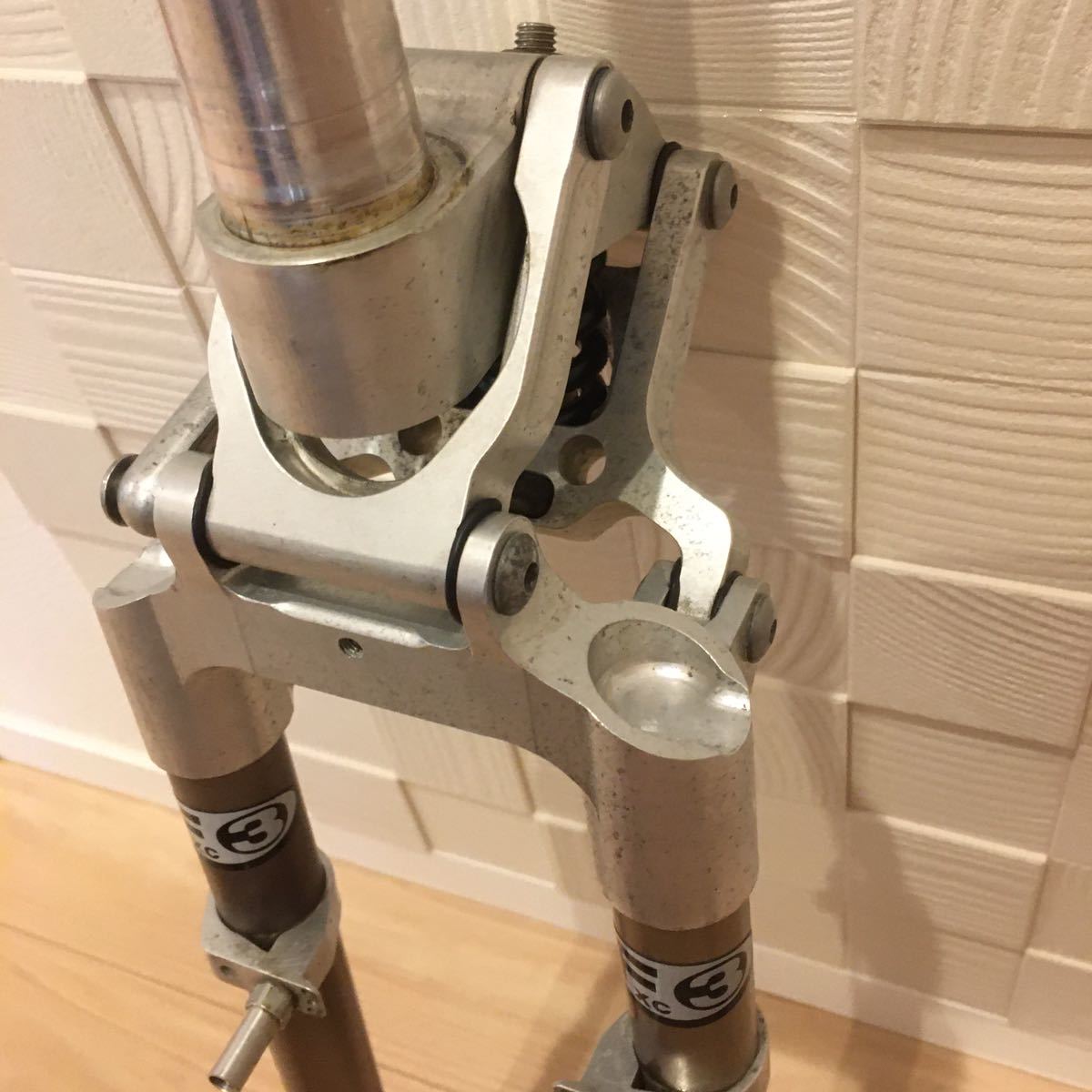 アンプリサーチ　amp research F3XC サス　フォーク_5