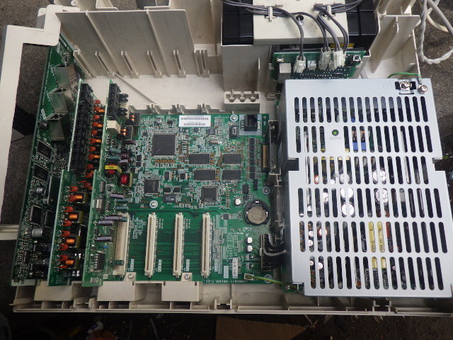 NTTビジネスフォン NXS-ME-(E1)■電話機 NX-(18)STEL-(1)(W)×3台◆留守 NX-(24)RECSTEL◆カールコードレス NX-(24)CCLSTEL◆壁掛金具◆72