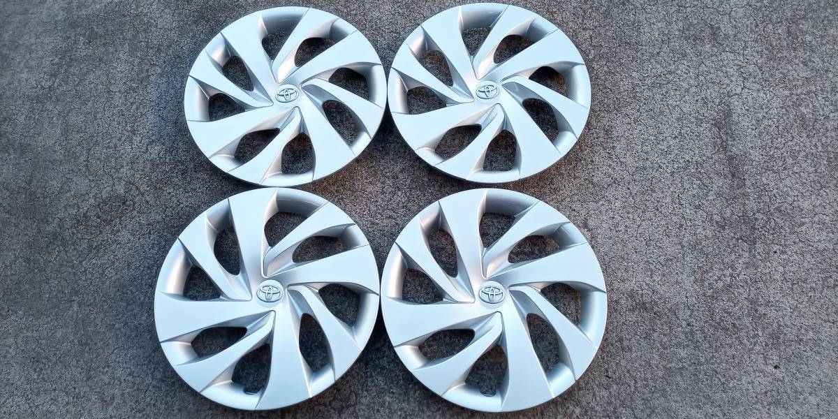 トヨタ純正ホイールキャップ　14インチ　4枚セット　ヤリス等 純正 ヤリス トヨタ ホイールキャップ - 14インチ TOYOTAヤリス純正14