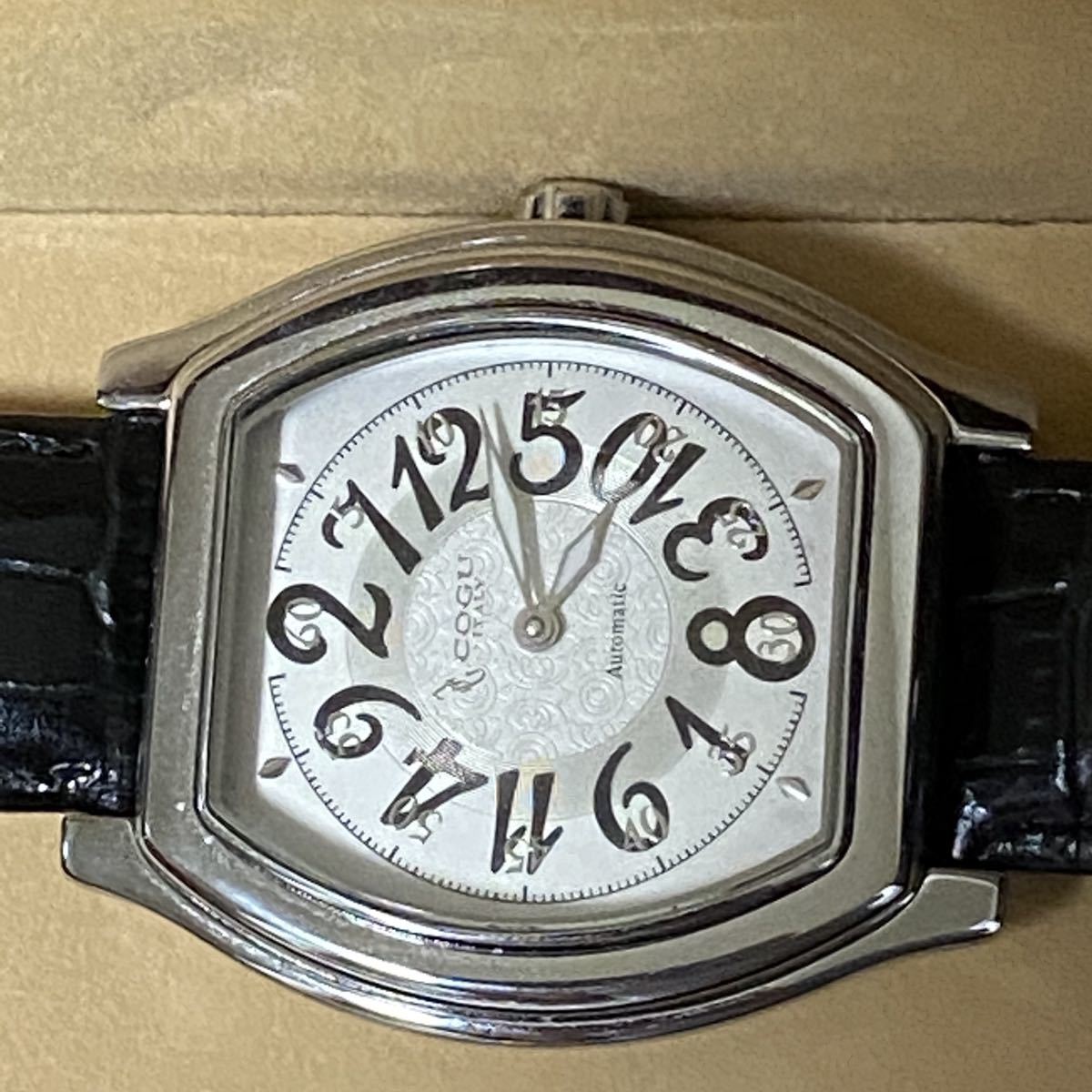 ✨UNIVERSALGENEVE✨ユニバーサルジュネーブ✨ホワイト文字盤✨腕時計 ✨UNIVERSALGENEVE✨ユニバーサルジュネーブ✨ホワイト文字盤✨腕時計